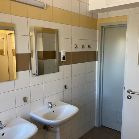 ホステル Przy Stadionie *