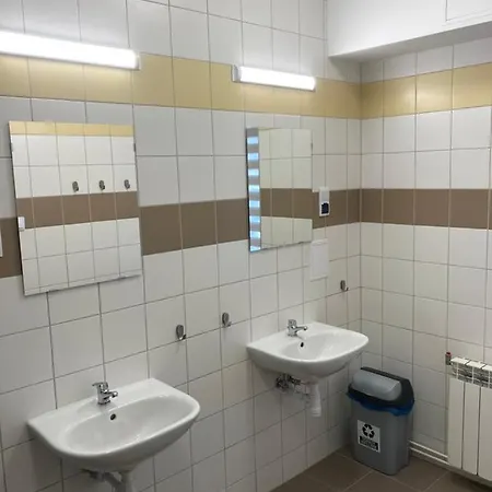 ホステル Przy Stadionie ヤヴォジュノ